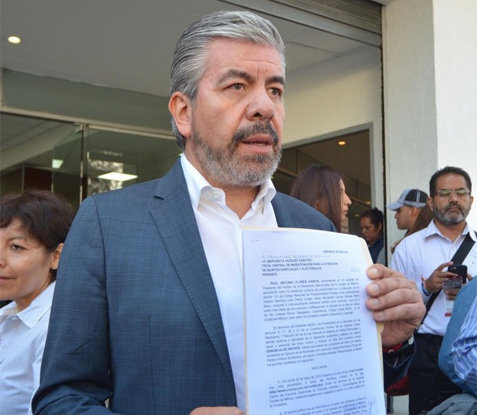 Renuncia Raúl Flores al PRD