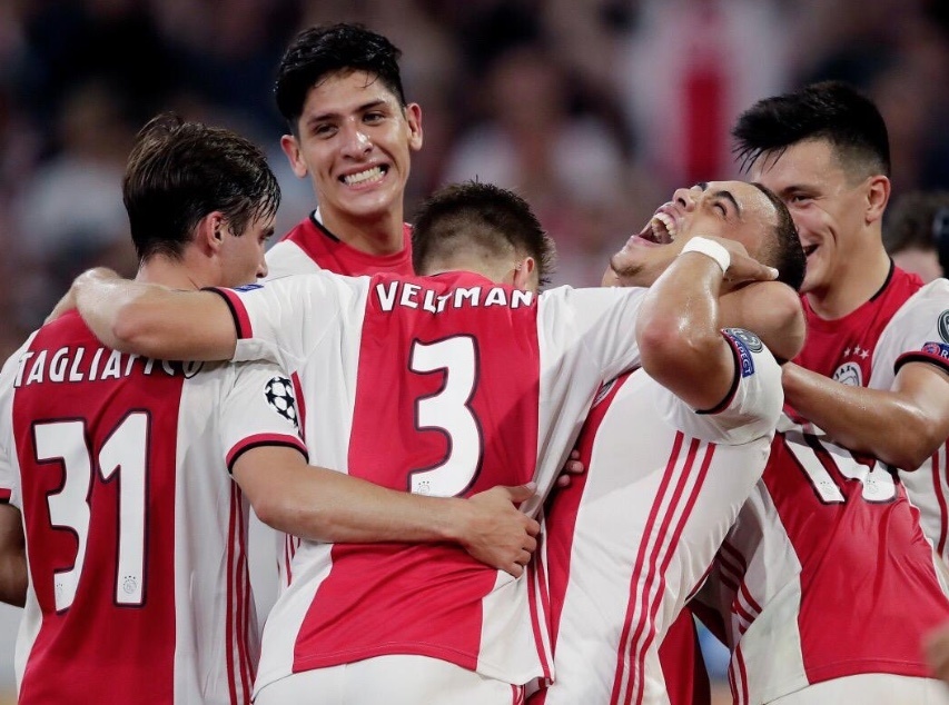 El Ajax y Edson Álvarez a fase de grupos de la Champions League