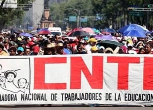 ...Y la CNTE acusa a AMLO de “autoritario”