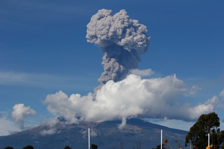 Popocatépetl registra explosión y lanza columna de ceniza de 2 km