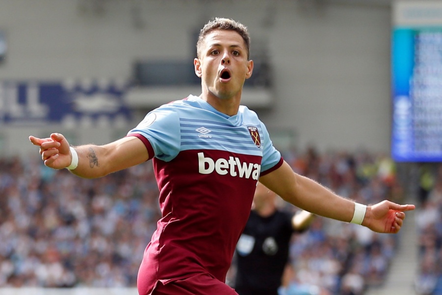 “Chicharito”, cerca de llegar al Sevilla; ni a la banca con West Ham