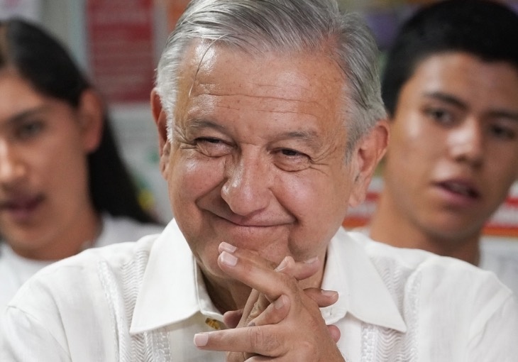 Presume AMLO pensiones para un millón de niños con discapacidad