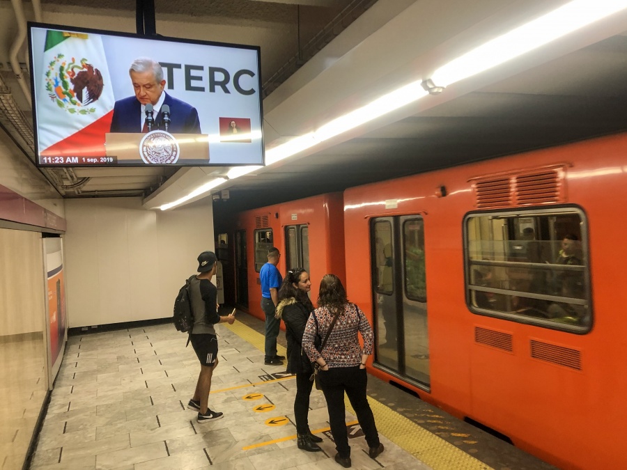 Transmiten en vivo el Primer Informe en pantallas del metro