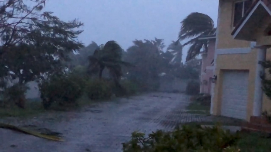 Con daños en Bahamas, Huracán Dorian avanza a Florida