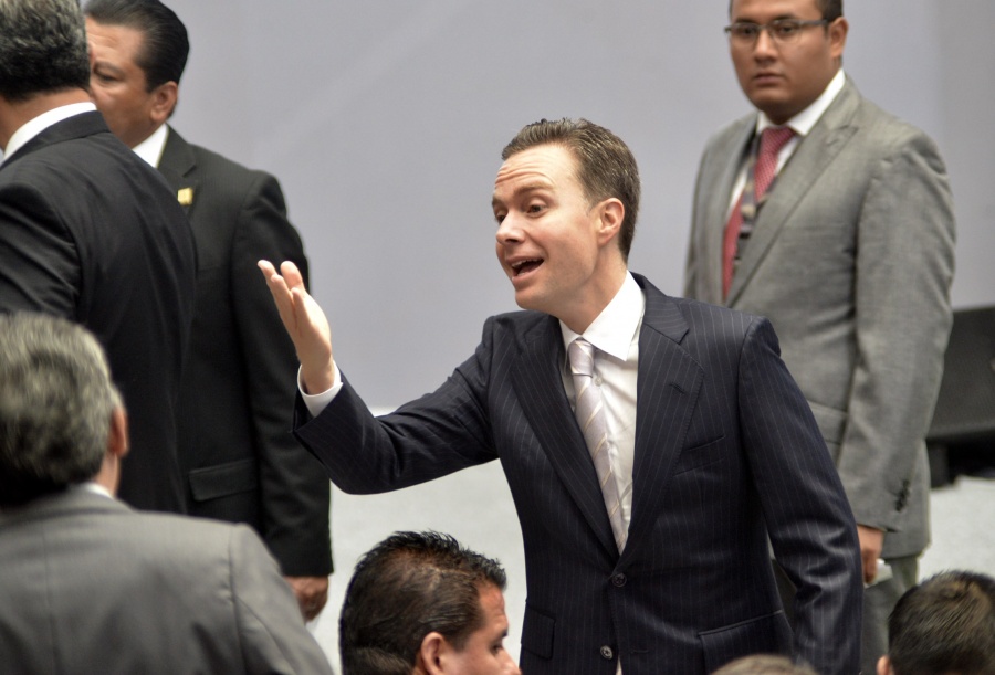 Regresa Manuel Velasco a su escaño en el Senado