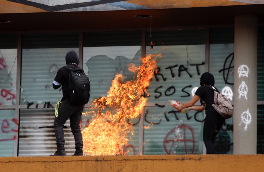 Inician carpeta de investigación por destrozos en la Torre de Rectoría