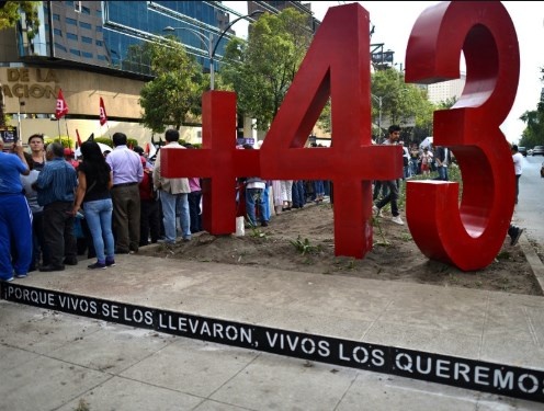 Padres de los 43 acusan a PGR y fiscalía por liberar a los detenidos