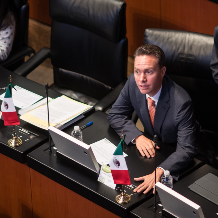 Se reincorpora Manuel Velasco al Senado