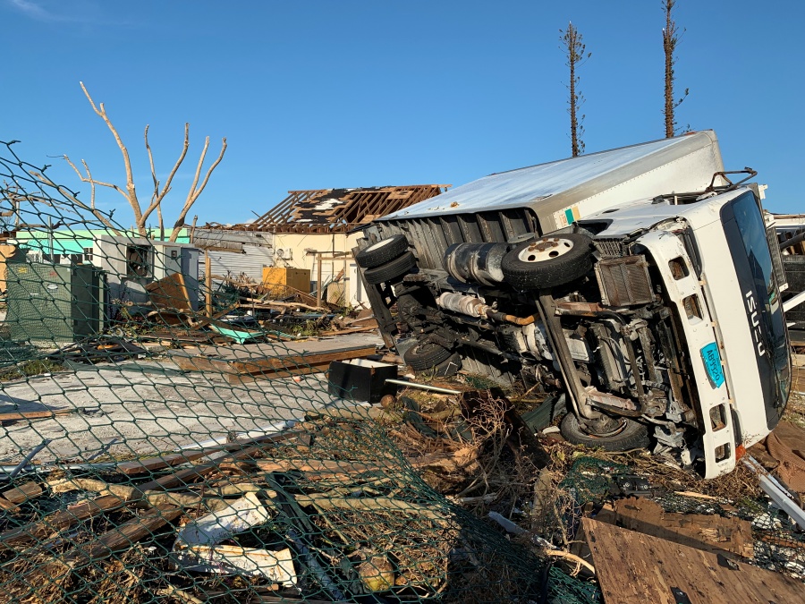 A 30 muertos asciende el paso de Dorian por Bahamas