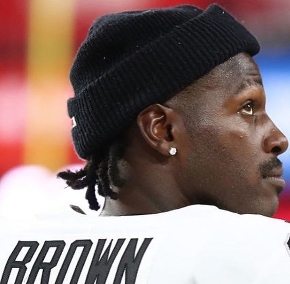 Antonio Brown pide a los Raiders su salida del equipo