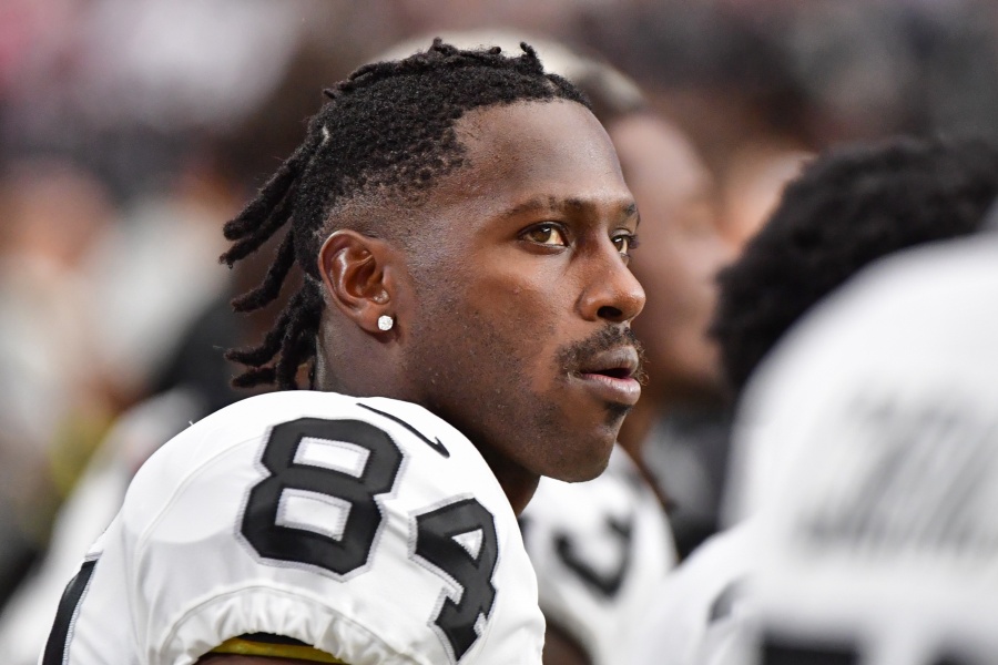 Antonio Brown firma con New England Patriots