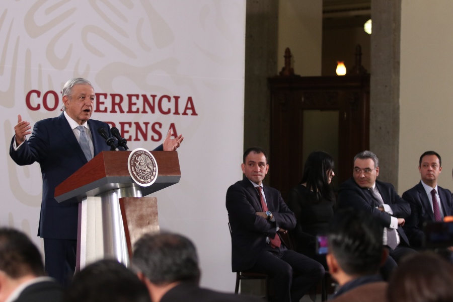 Se acabó el tianguis en Diputados por presupuesto, dice AMLO; reitera que Carstens daba “moches” para que se aprobara