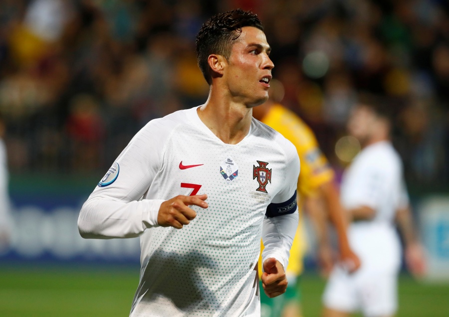 Póker de Cristiano Ronaldo da el triunfo a Portugal sobre Lituania