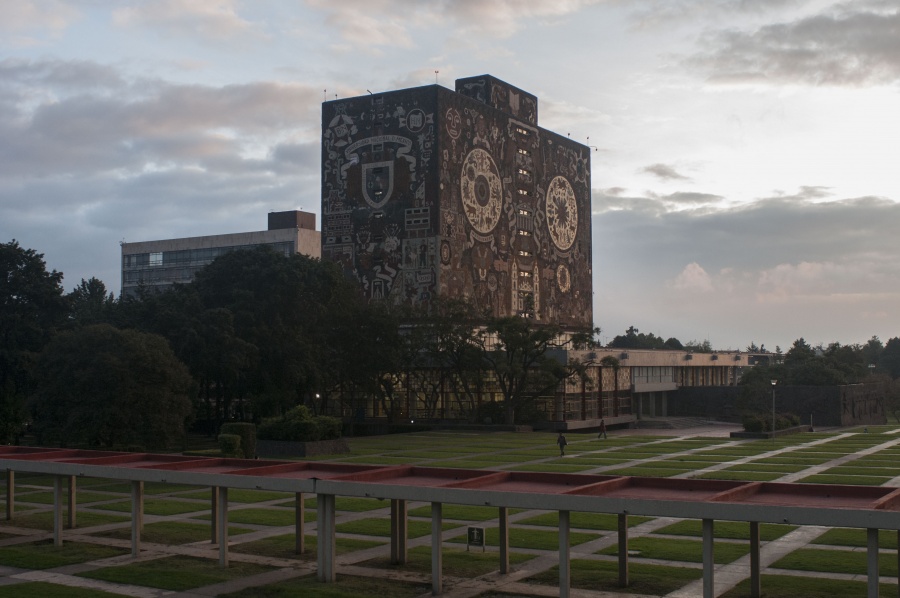 Estudiantes de la Facultad de Ciencias Políticas de la UNAM decretan paro activo