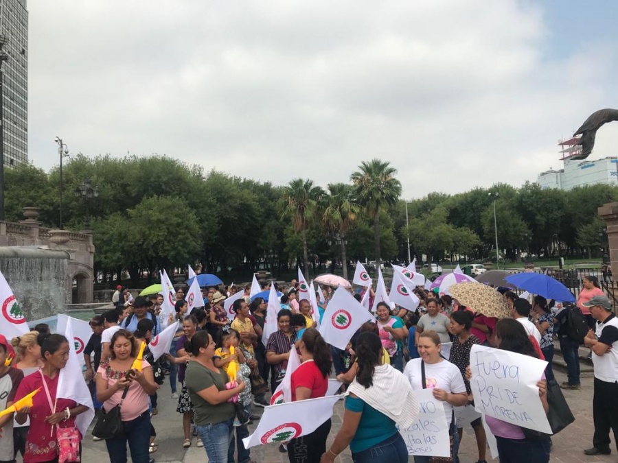 Militantes de Morena y Soy Republicano protestan por “concesiones” a Marcos Gonzalez