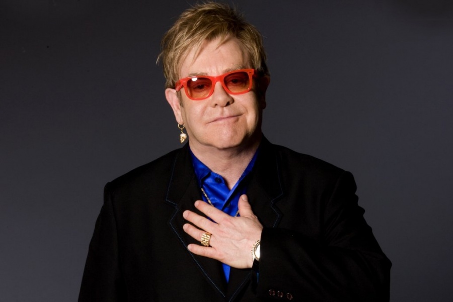 Elton John tiene una colección de huevos de Fabergé mayor que la del Kremlin de Moscú