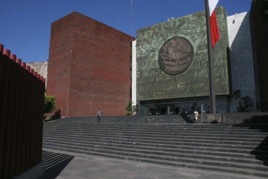 Persiste plantón de la CNTE en las afueras de la Cámara de Diputados
