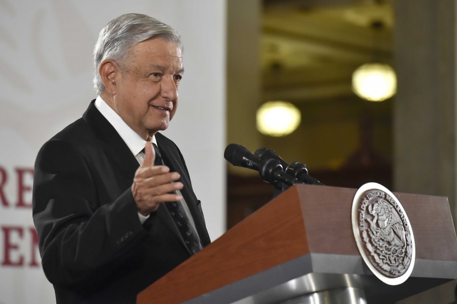 Critica AMLO rechazo del PAN para sancionar a “factureros”
