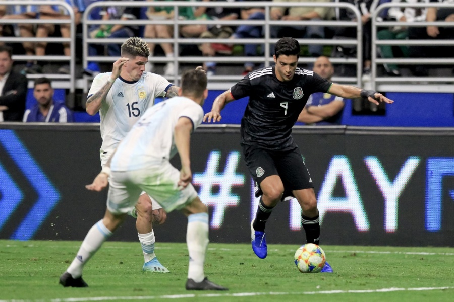 Argentina se da un festín ante México y le corta el invicto