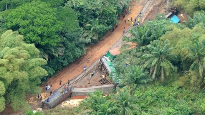 Mueren 50 personas tras descarrilamiento de tren en el Congo