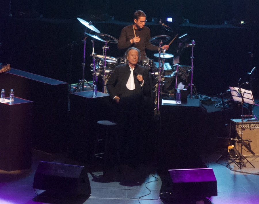 El hijo 'secreto' de Julio Iglesias planea adoptar el apellido del cantante