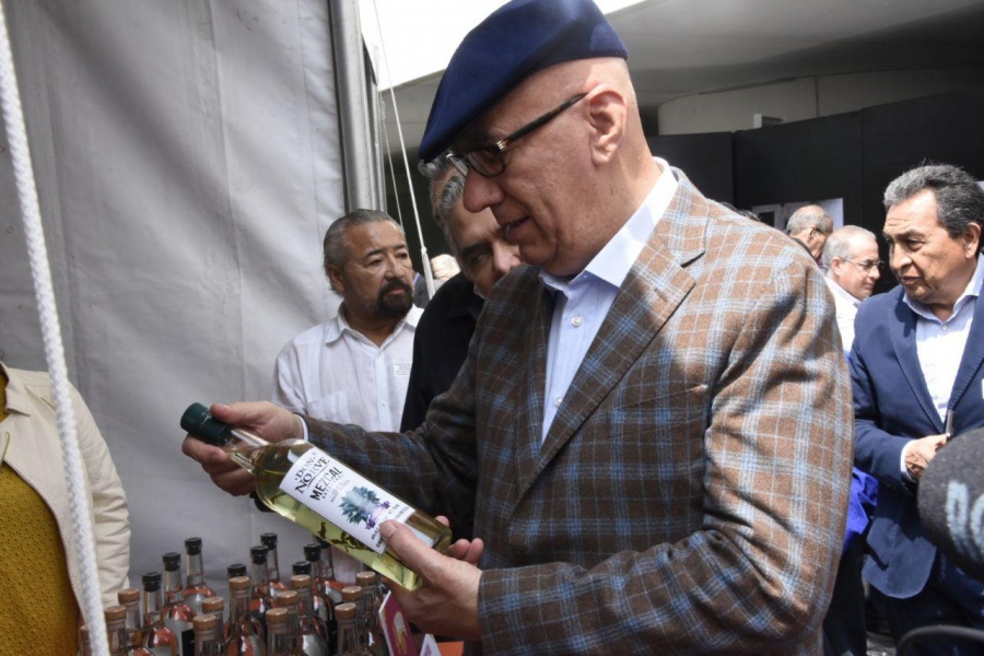 Buscan proteger y reconocer al mezcal como instrumento de fomento económico