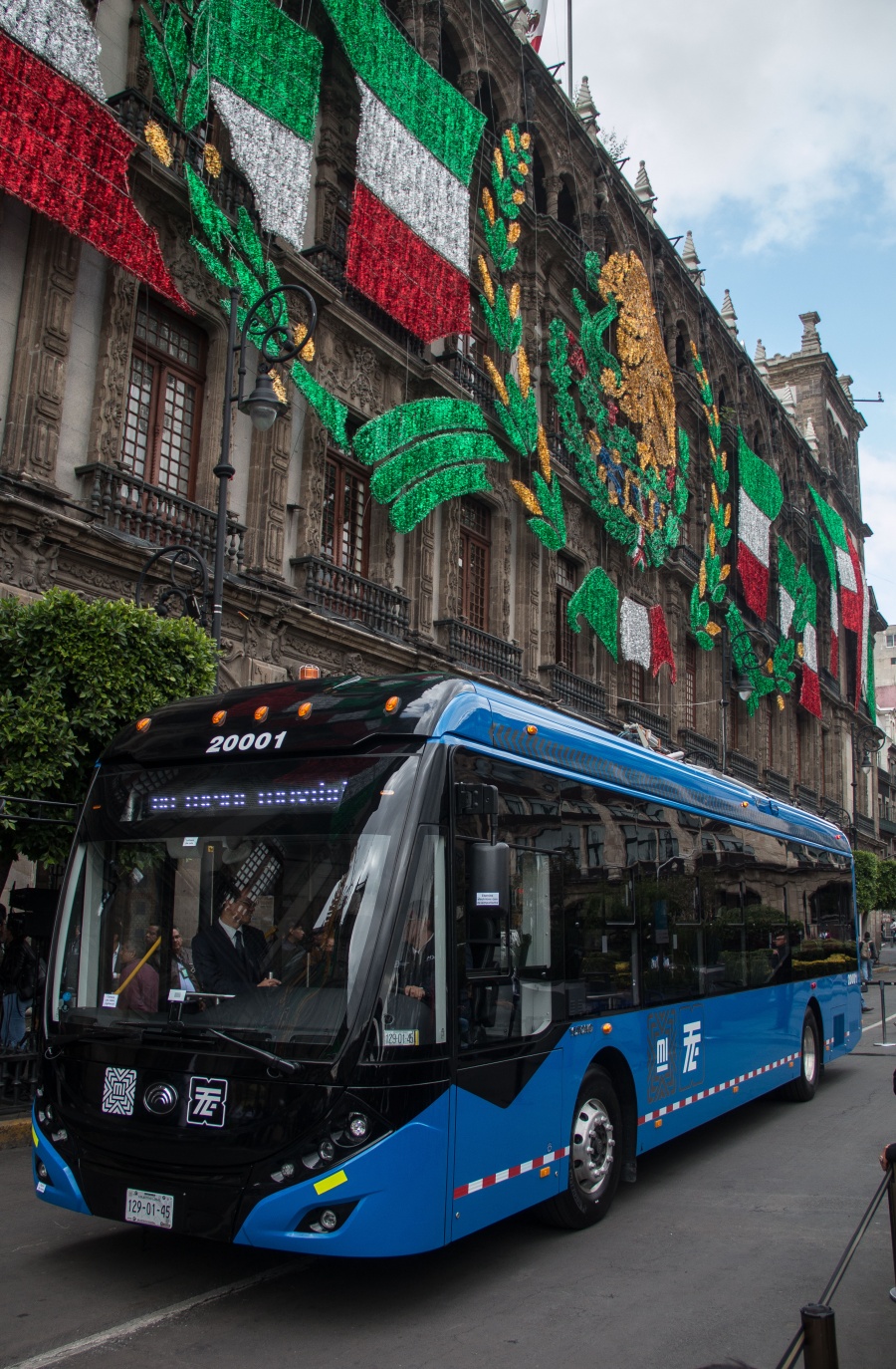 Se pone en marcha el primero de 63 nuevos trolebuses en la Se pone en marcha el primero de 63 nuevos trolebuses en la