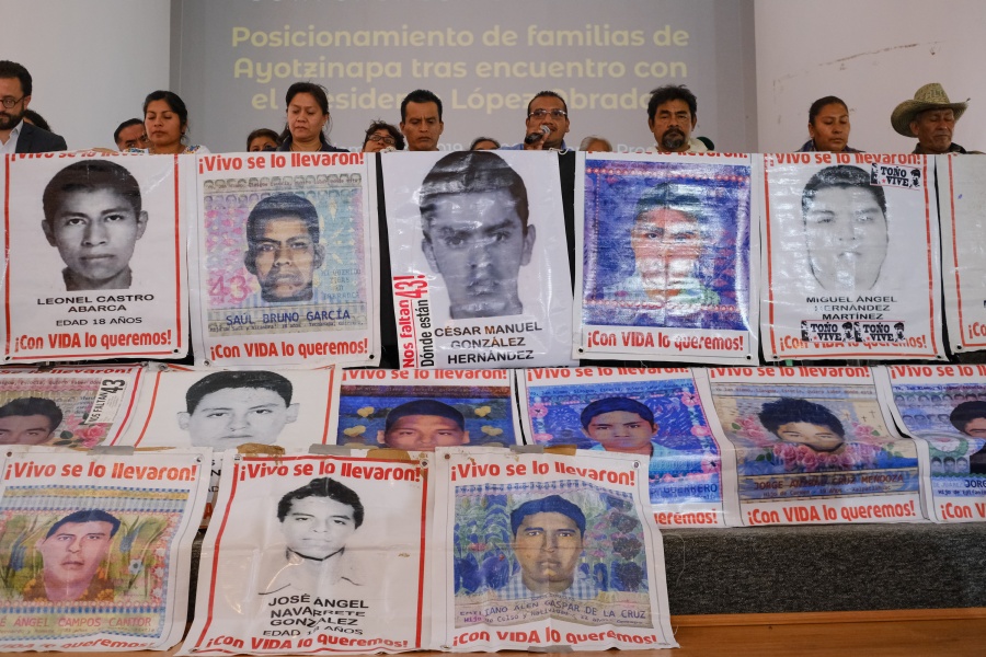 Van contra funcionarios omisos en caso Ayotzinapa