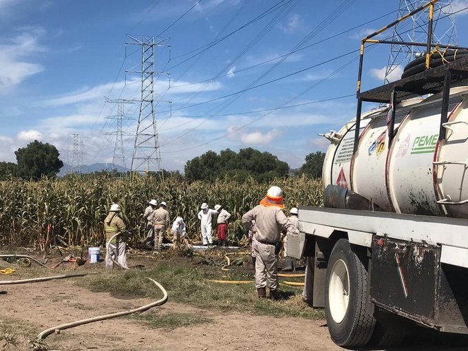 Pemex controla fuga de combustible en Acolman