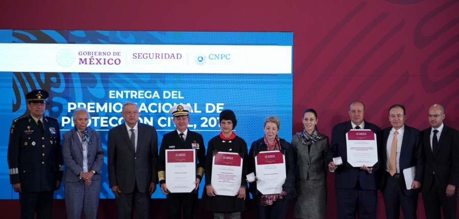 Entregan Premio Nacional de Protección Civil