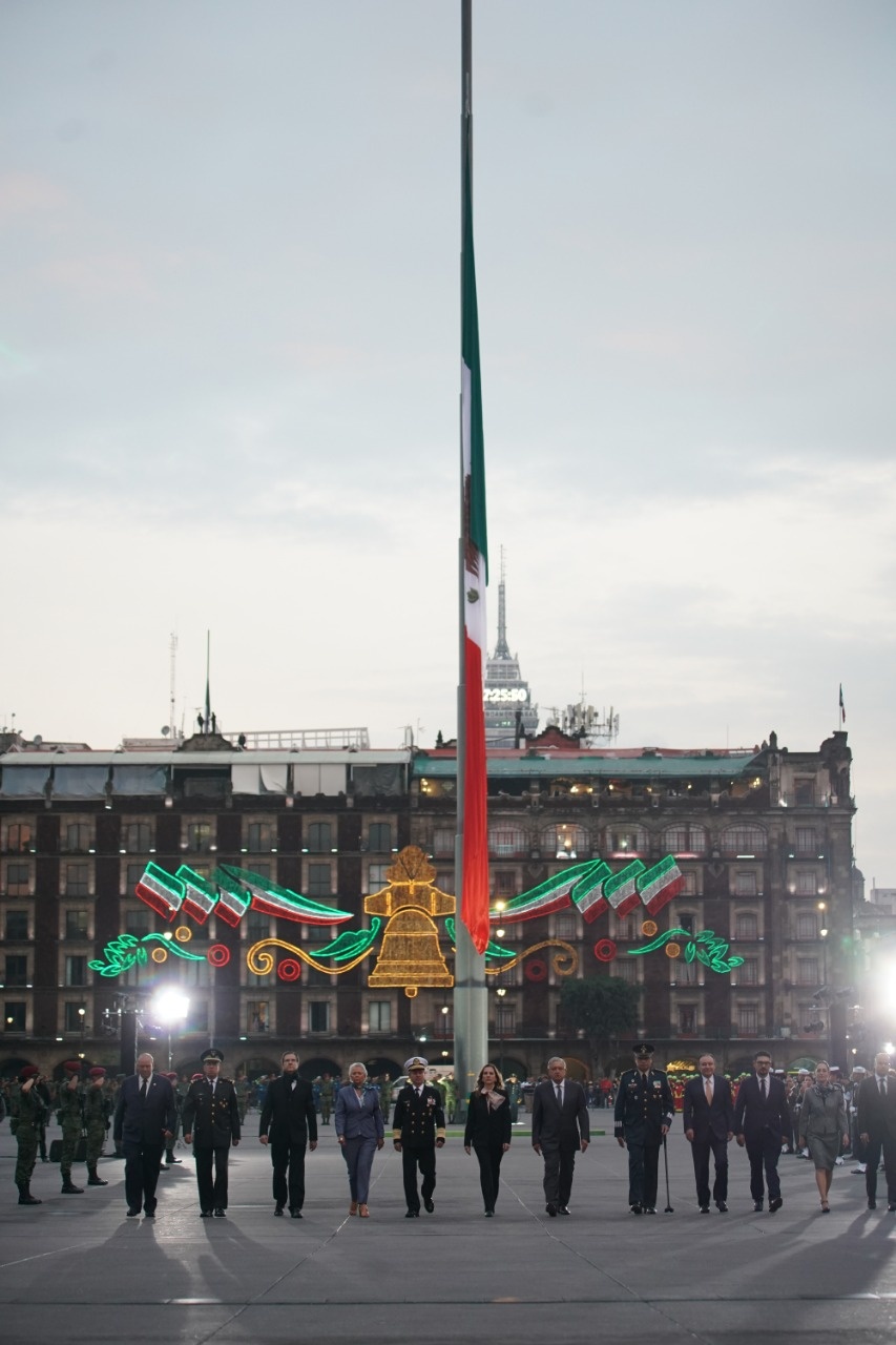 Izan bandera a media asta en memoria de víctimas de sismos de 1985 y 2017