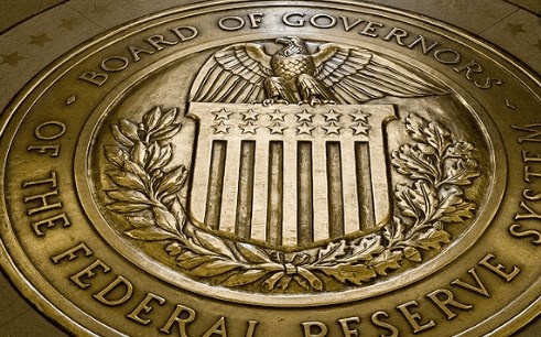 La FED baja su tasa de interés, el peso pierde