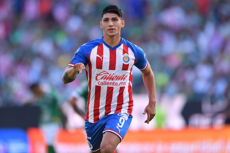 Alan Pulido protagoniza video musical de rap y las redes enloquecen