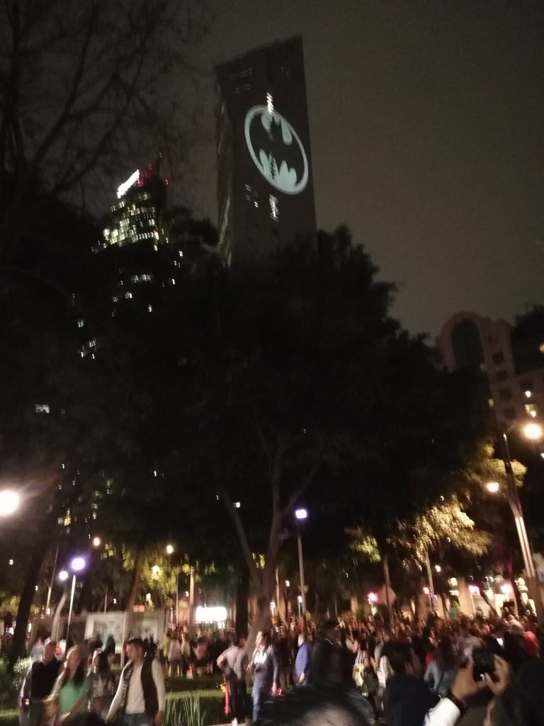 Cierran circulación en Paseo de la Reforma en espera de