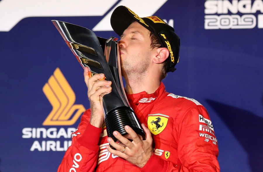 Vettel gana el GP Singapur y deja atrás 13 meses de sequía en F1