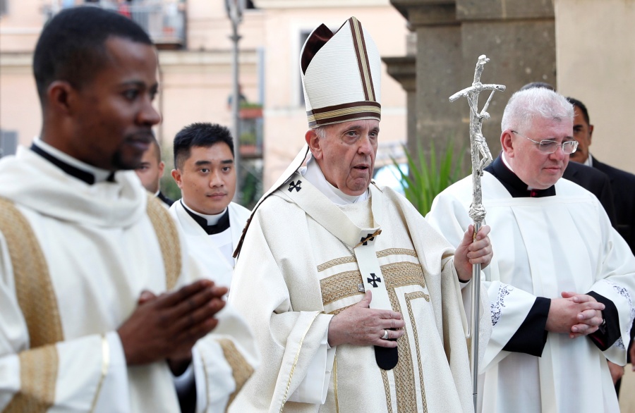El Papa Francisco pide mostrar cercanía a migrantes y refugiados