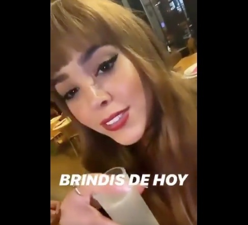 Así fue el brindis de Danna Paola que causó furor en redes