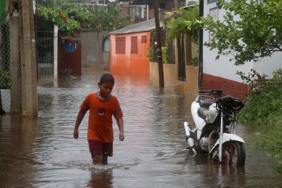 Deja “Narda” inundaciones, un muerto y un desaparecido