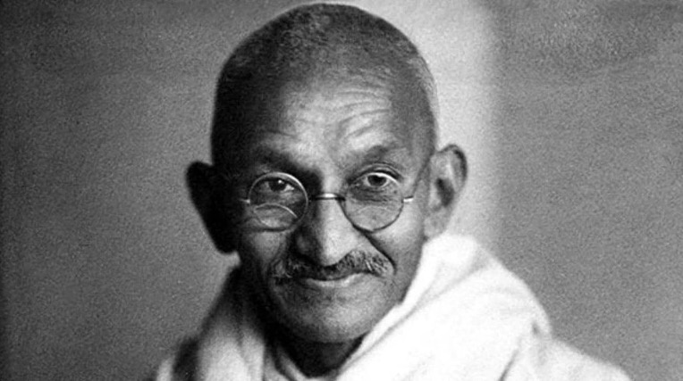 Roban cenizas de Mahatma Gandhi en su natalicio