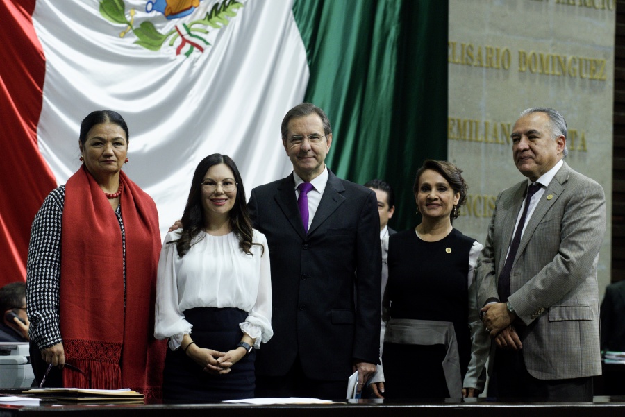 Comparece ante diputados titular de la SEP