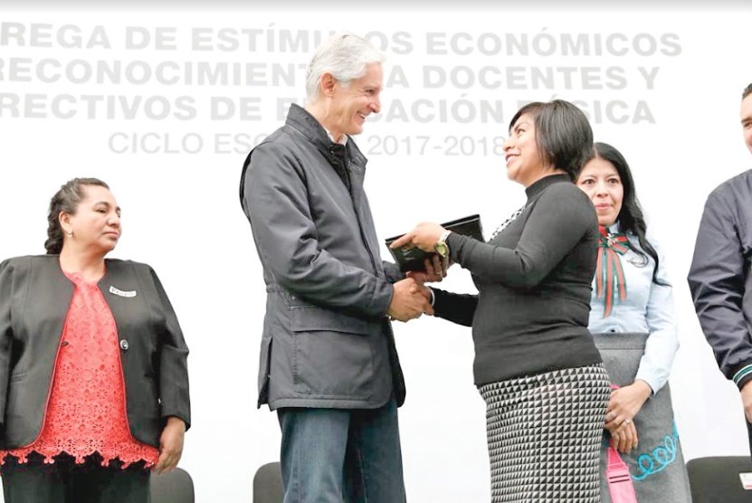 Con becas disminuimos deserción escolar: Del Mazo