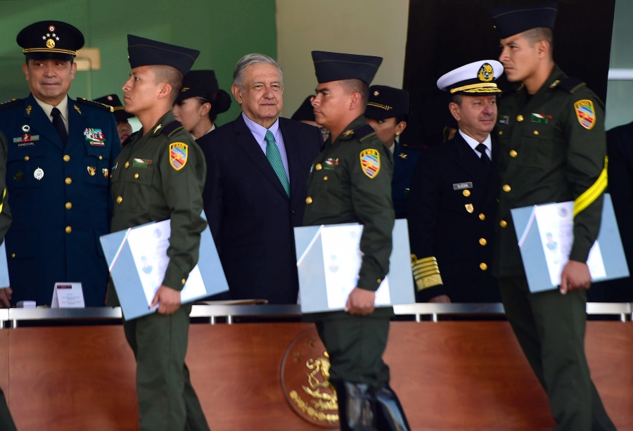 AMLO encabeza graduación de 773 sargentos en Puebla