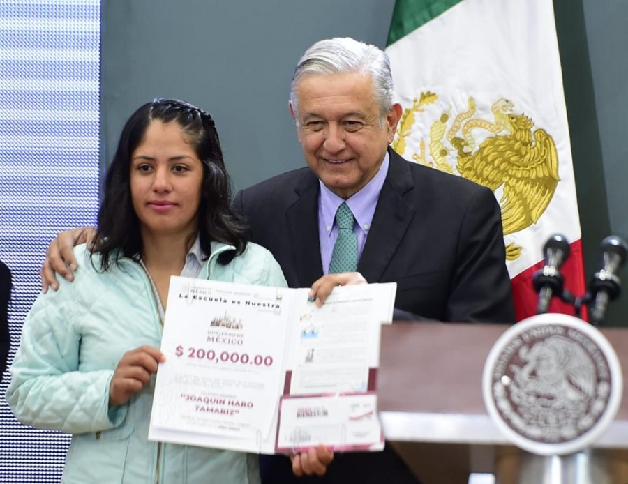 Entregan los primeros recursos de “La escuela es nuestra”