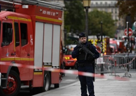 Empleado modelo y minusválido asesina a 4 policías en París