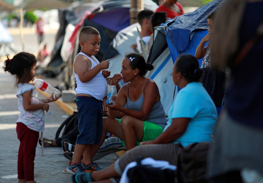 Suspende EU entrada a inmigrantes que no pueden pagar por su salud