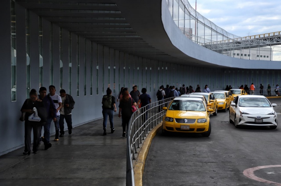 Aeroméxico no cobrará cargos por cambio de fecha de vuelos por bloqueo de taxistas