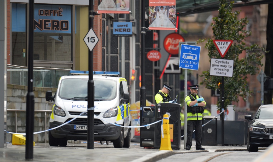 Ataque con cuchillo deja al menos cinco lesionados en Manchester