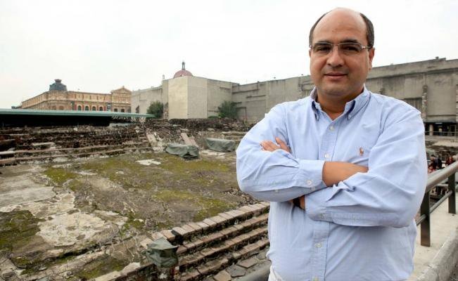 Otorgan Premio Crónica 2019 al arqueólogo Leonardo López Luján