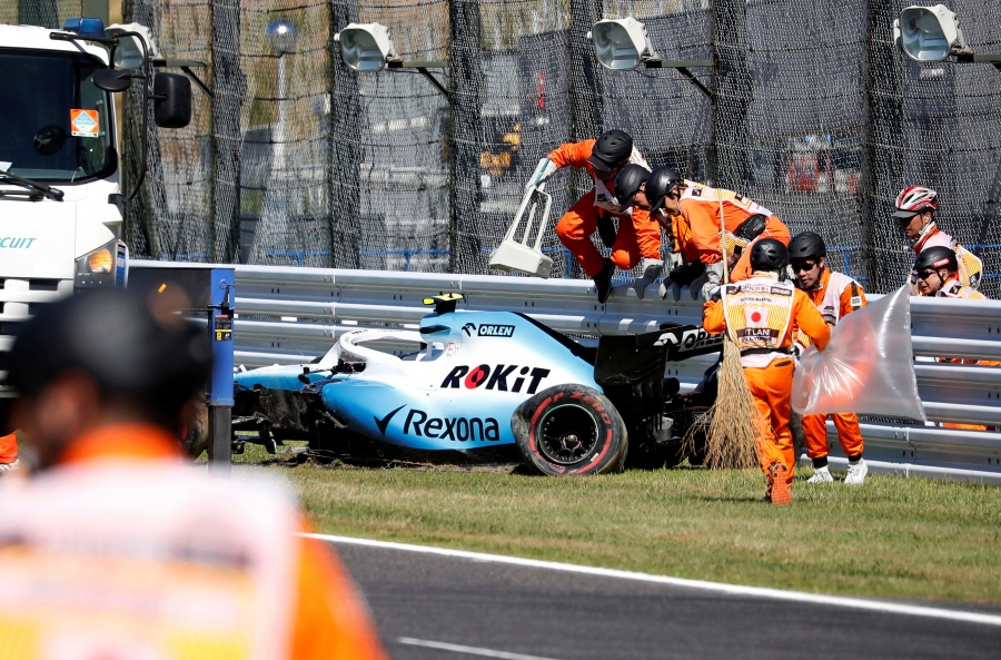 En última vuelta del GP de Japón, “Checo” Pérez chocó su auto
