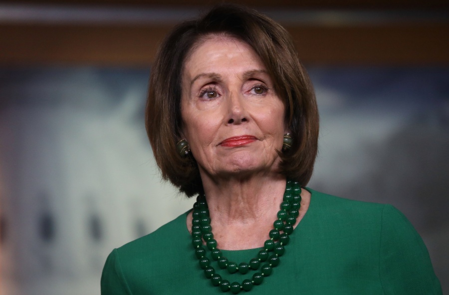 Pelosi sin prisa para autorizar investigación de juicio político contra Trump